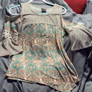 Dress shirt 3/4 sleeve with open shoulder.